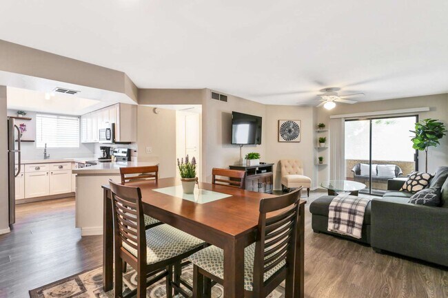 Sala de estar - 2228 N 52nd St