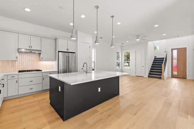 Foto del edificio - 1619 Woodwind Ln