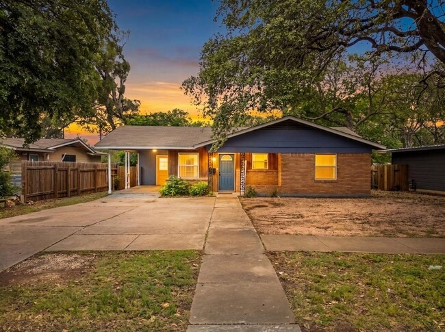 Building Photo - 4705 Menchaca Rd