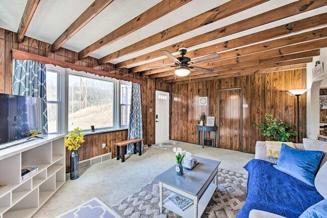 Building Photo - 20 Hill Ln