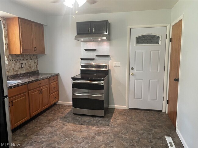 Foto del edificio - 6490 Willow Way