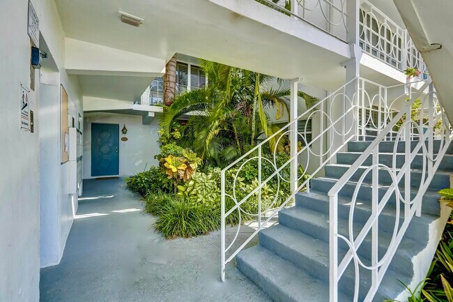 Building Photo - 2717 Yacht Club Blvd