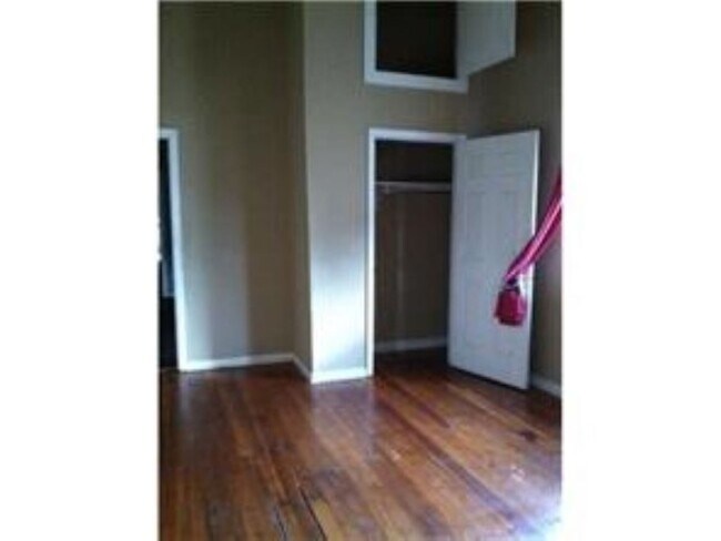 Foto del edificio - 5106 Burgundy St