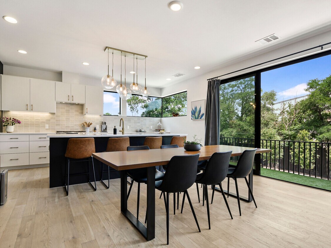 Foto principal - 3406 E 17th St
