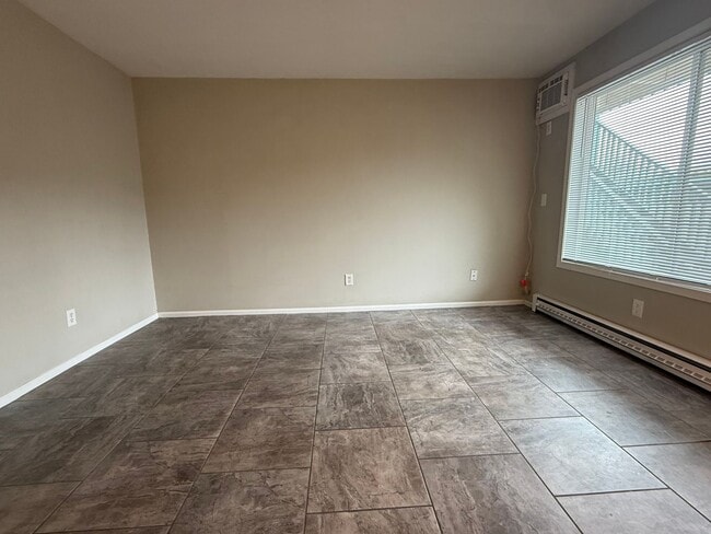 Building Photo - Now renting 1 bedroom Condo Downstairs