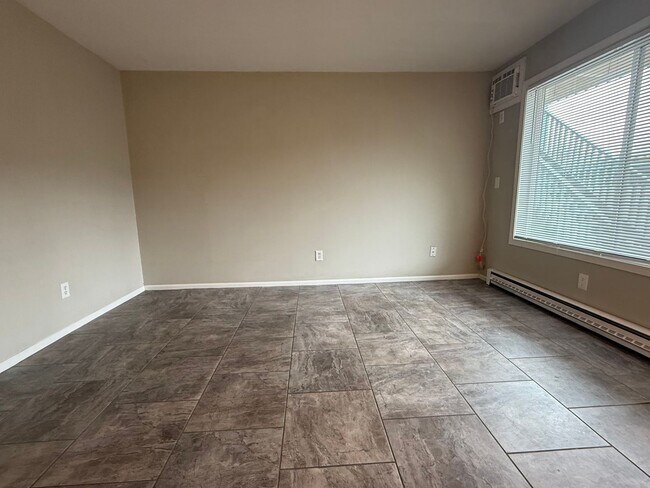 Foto del edificio - Now renting 1 bedroom Condo Downstairs