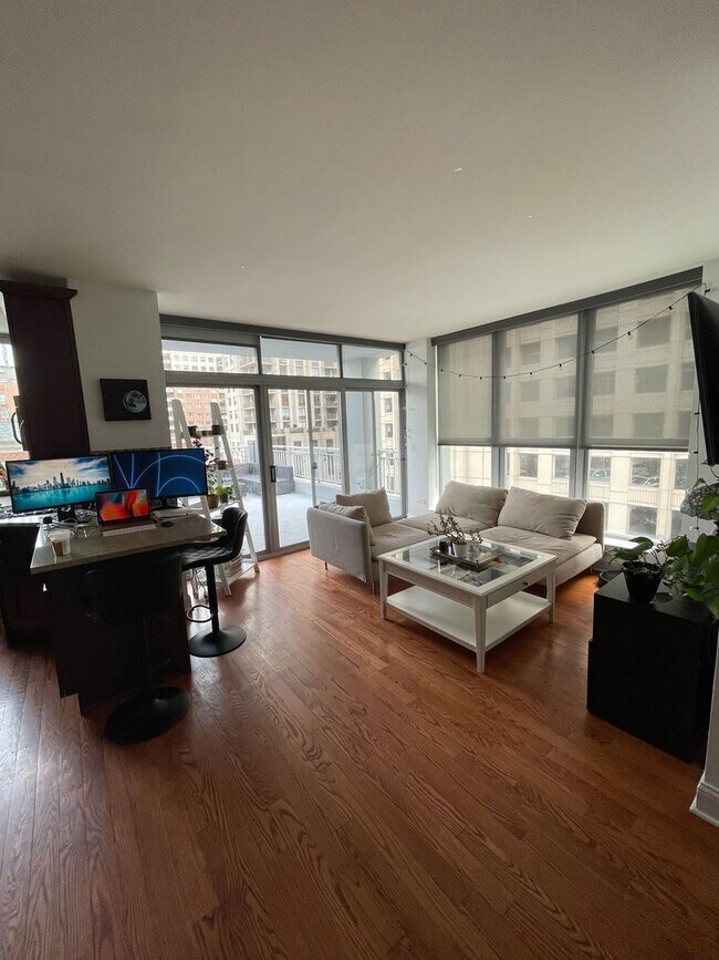 Foto del edificio - 600 N Dearborn St