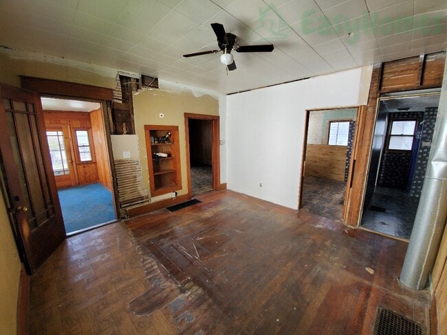 Building Photo - 824 S 6th St