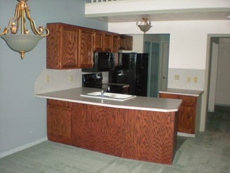 Building Photo - 1208 1420 St S