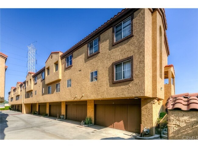 Building Photo - 8615 Beverly Blvd