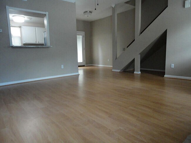 Building Photo - 11710 Southlake Dr
