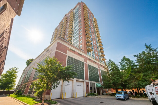 Building Photo - 1717 S Prairie Ave