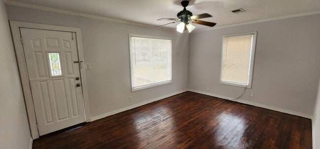 Building Photo - 2bedrooms 1bathroom 1 car garage