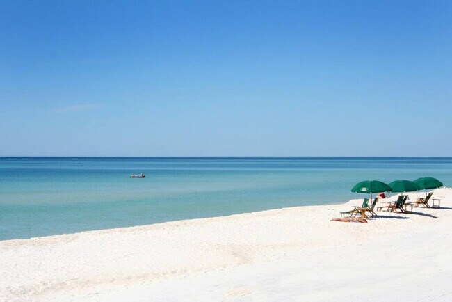 Building Photo - 304 La Paloma Pl