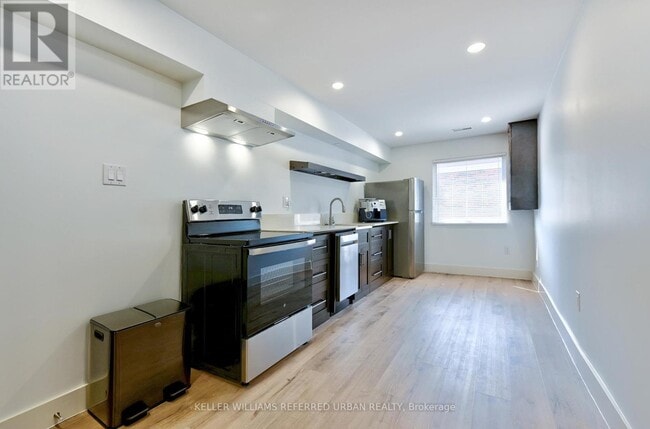 Building Photo - 28-28 Silverthorn Ave