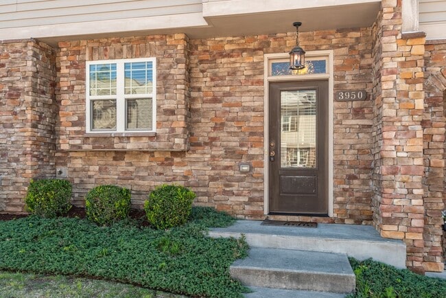 Building Photo - Beautiful 2-Bedroom Townhouse Near NCSU, Available June 15!