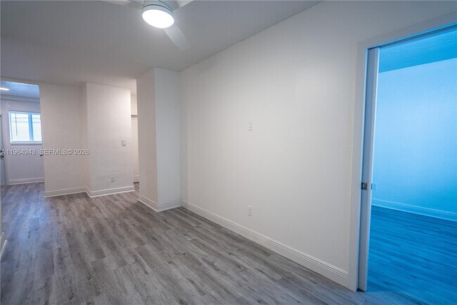 Foto del edificio - 7325 Carlyle Ave