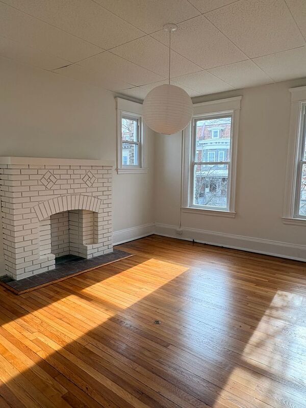 Building Photo - 300 E 30th St