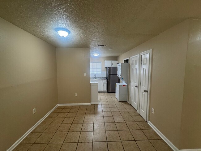 Building Photo - 3204 N Stevendale Rd