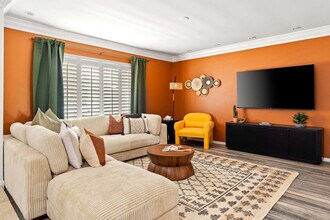 Building Photo - 4936 E Sharon Dr