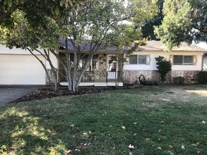 Building Photo - 1059 La Mesa Dr