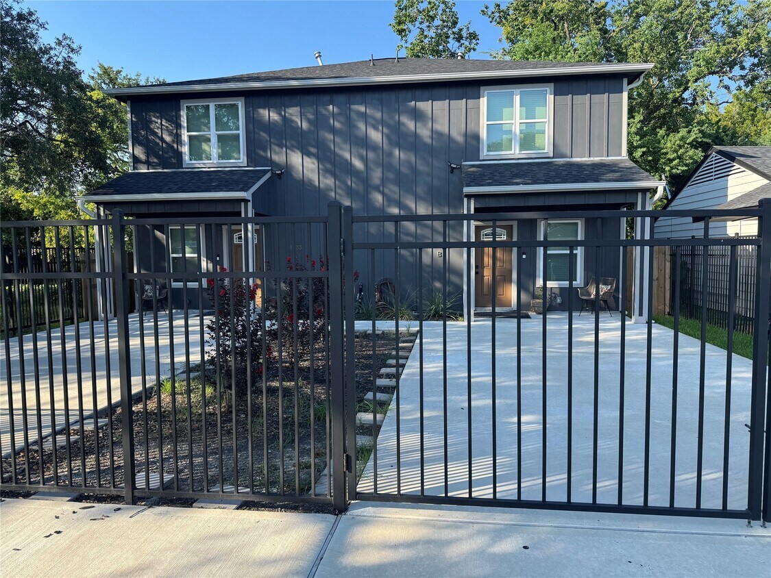 Primary Photo - 3433 Lydia St