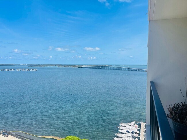 Foto del edificio - 1865 Brickell Ave