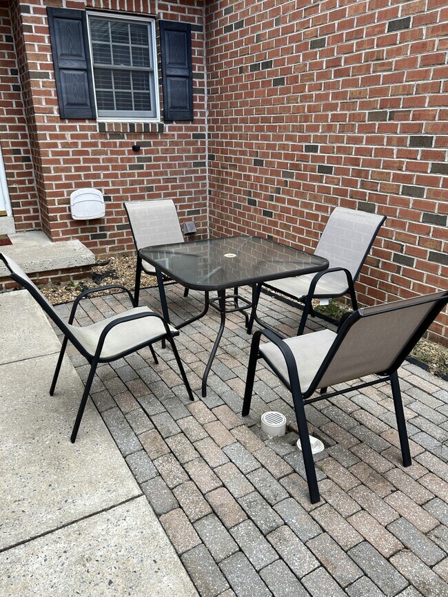 Foto del edificio - 45 Spring Hill Ln