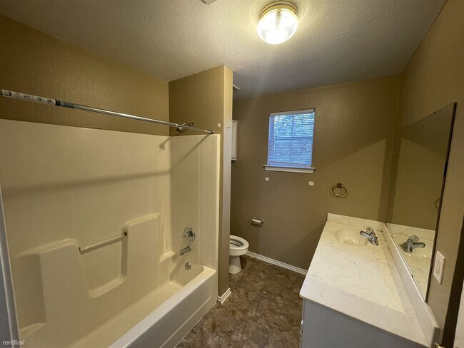 Foto del edificio - 2 br, 1 bath House - 2310 W Hickory St Apt B