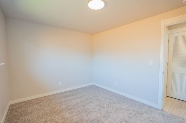 Building Photo - Newly Remodeled Large 2 Bedroom!