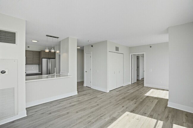 Foto del edificio - 305 N Canal St