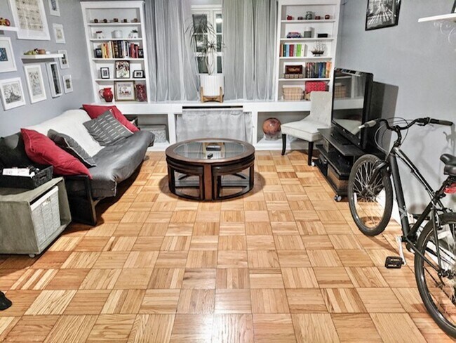 Foto del edificio - FIRST MONTH FREE RENT!