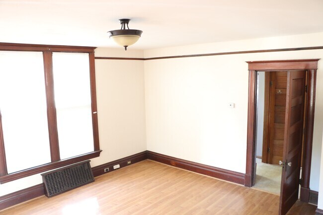 Foto del edificio - 1605 N Main St