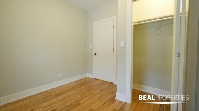 Foto del edificio - 3 bedroom in CHICAGO IL 60657