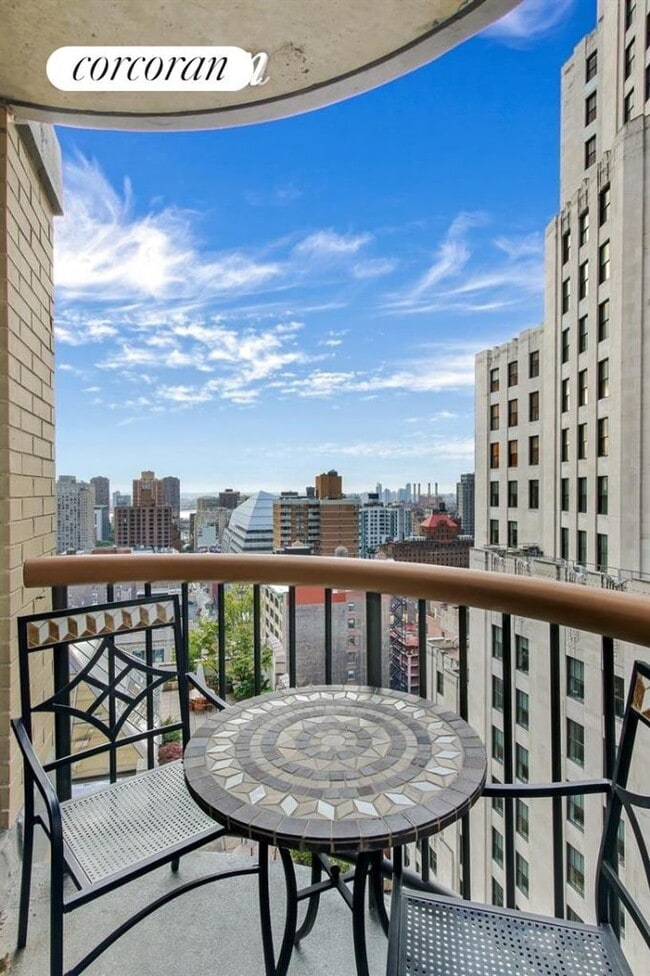 Building Photo - 45 E 25th St