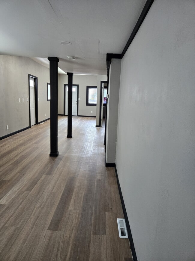 Building Photo - 2605 W 18th St