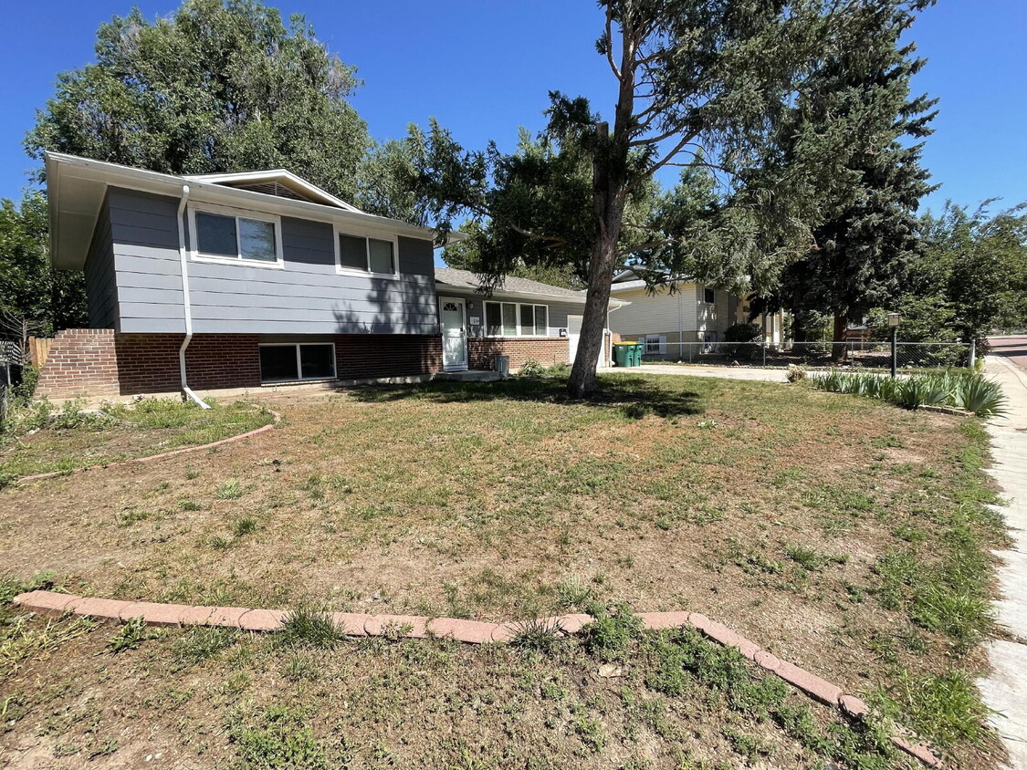 Photo - Welcome to 134 Kilgore Drive — A Charming Split-Level Home for Rent!