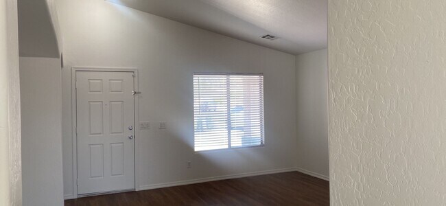 Building Photo - Cute 3 bedroom home in Avondale!