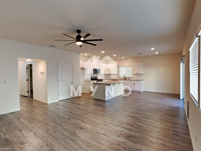 Building Photo - 4 br, 2.5 bath House - 3831 Berrybridge St