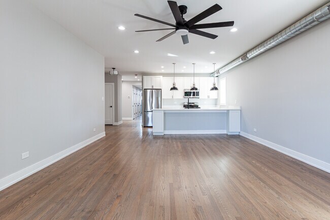 Foto del edificio - 2641 W Carmen Ave