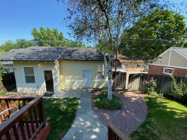 Building Photo - 2506 W Woodlawn Ave