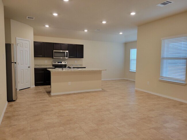 Building Photo - BEAUTIFUL YOWELL RANCH HOME!