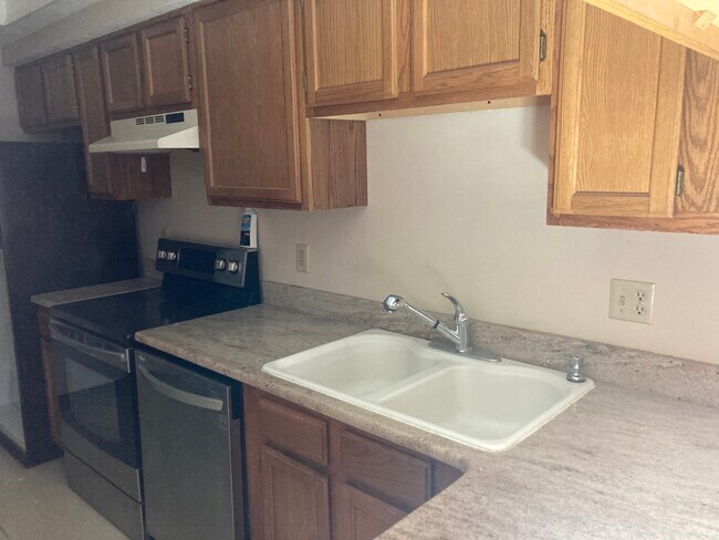 Building Photo - 943 Hart Cir