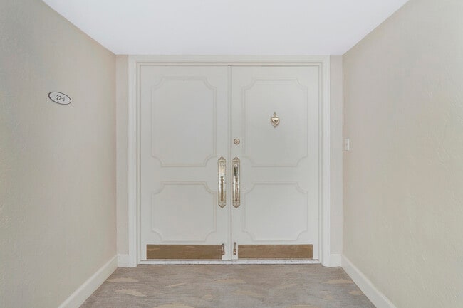 Foto del edificio - 5380 N Ocean Dr