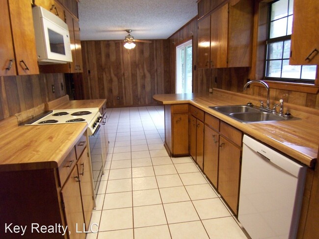 Foto del edificio - 3 br, 1.5 bath House - 261 Elaine Rd
