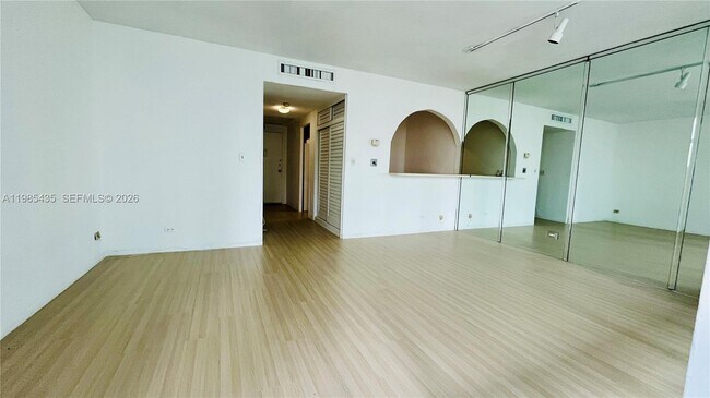 Foto del edificio - 1408 Brickell Bay Dr