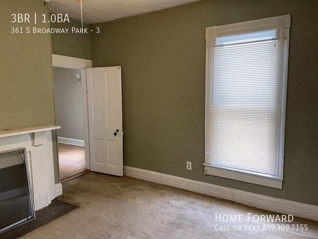 Foto del edificio - 361 S Broadway Park