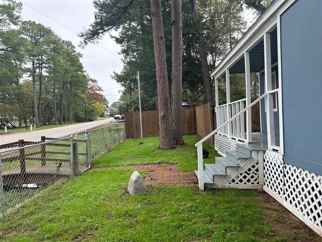 Building Photo - 10980 Amblewood St