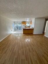 Building Photo - 4009-4009 SE 33rd Pl