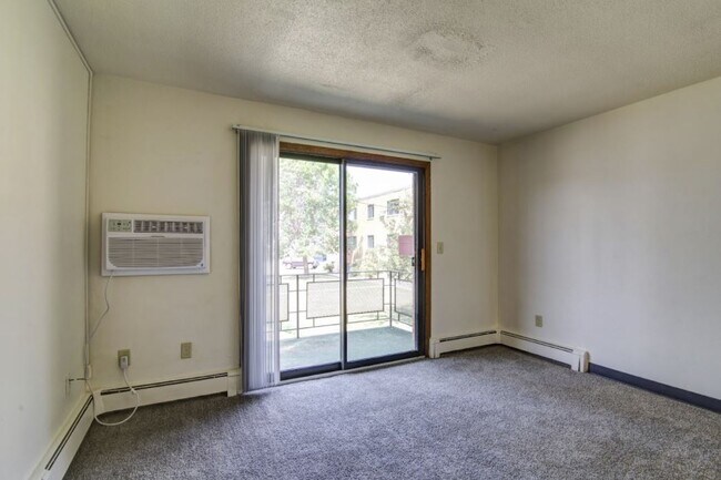 Building Photo - 1214 3rd Ave SW